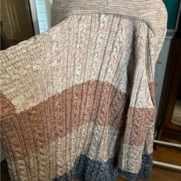 Cozy Multicolor Cable Knit hooded Sweater jacket - Picture 4 of 6